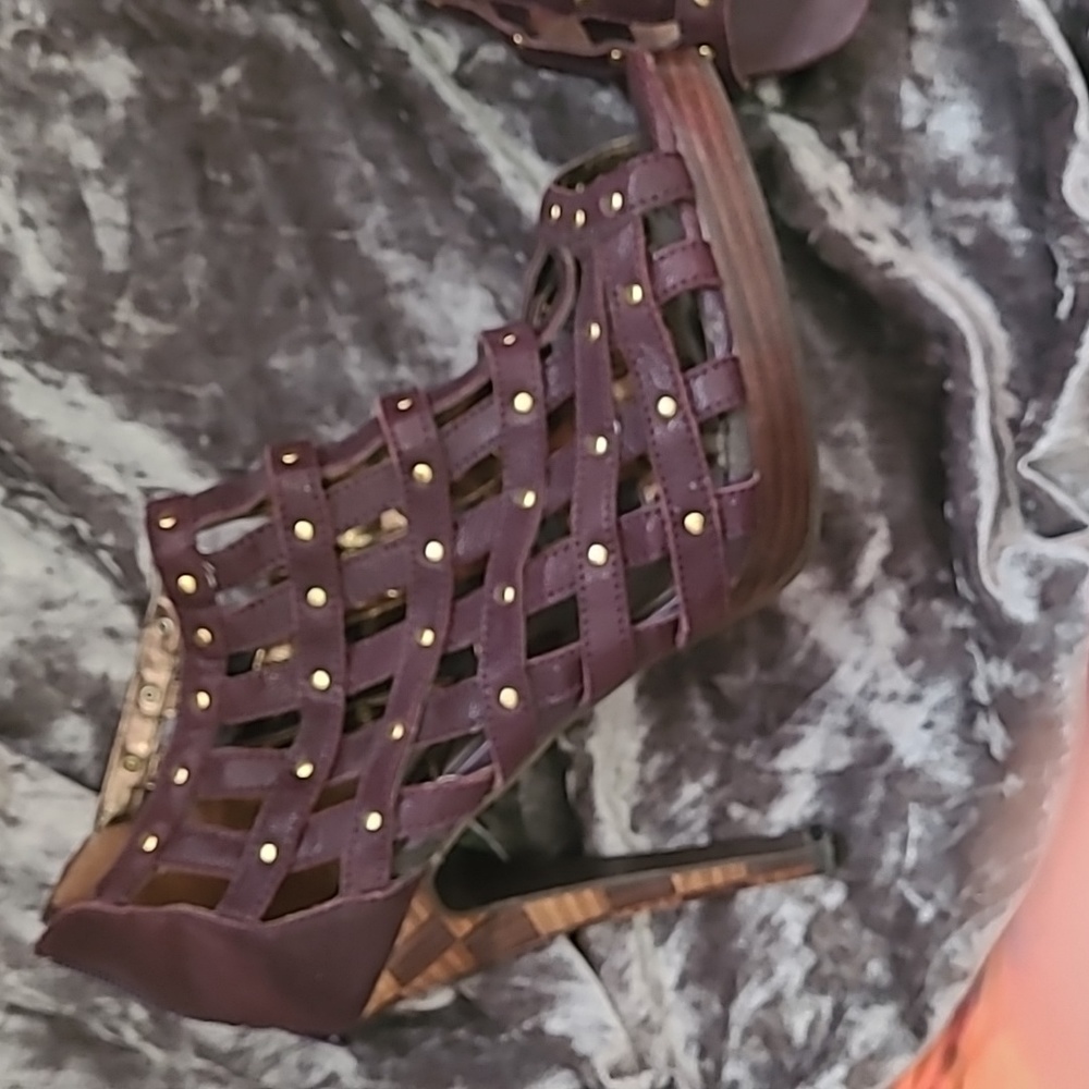 High heel - Picture 2 of 5